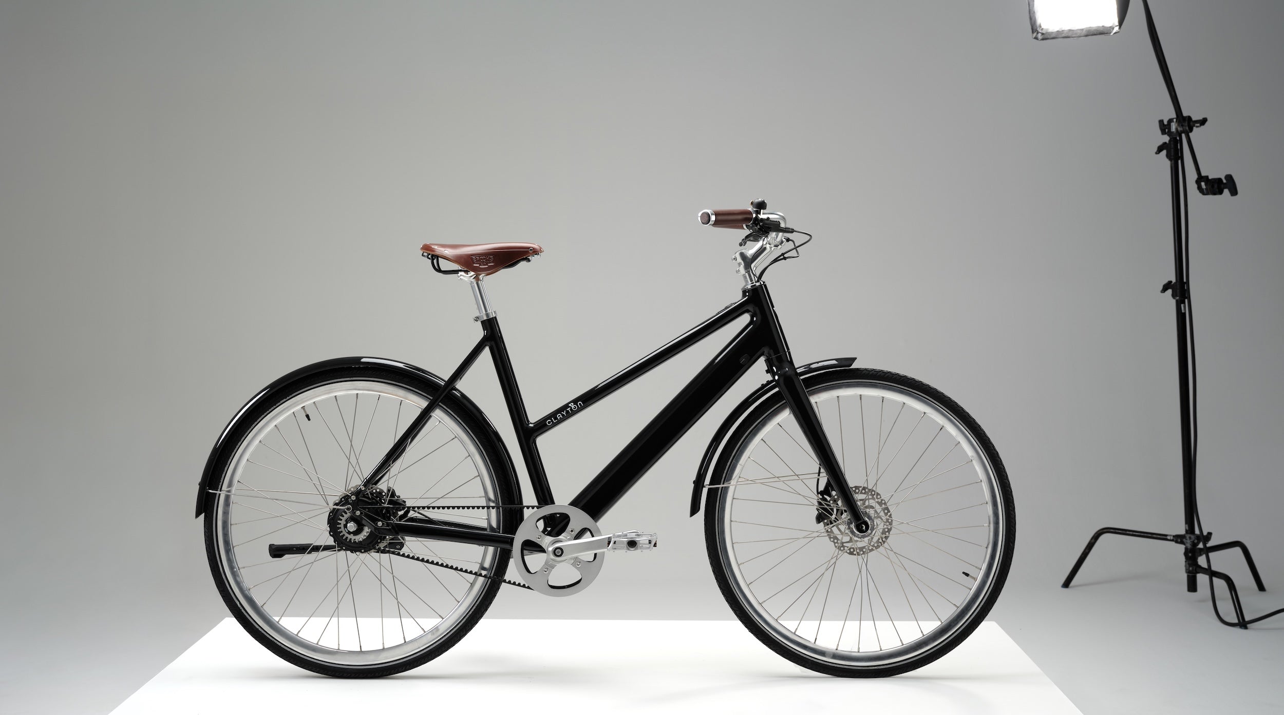 Clayton O2. Leichtes urban E-Bike mit klassischem, minimalistischem Design. Clayton Bikes.